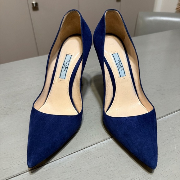 PRADA (37) Electric Suede Blue - Toe-Cleavage Pumps - Picture 1 of 7